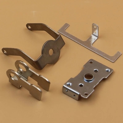 Productos de hardware de precisión de suministro directo en acero inoxidable con clips metálicos personalizados