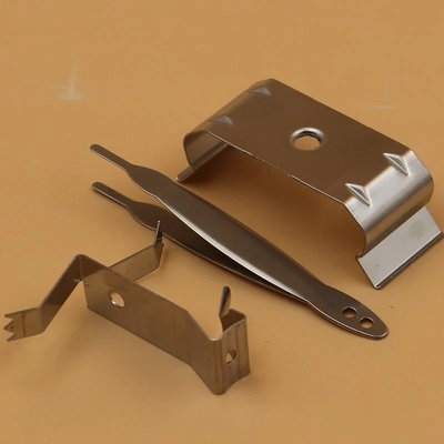 Productos de hardware de precisión de suministro directo en acero inoxidable con clips metálicos personalizados