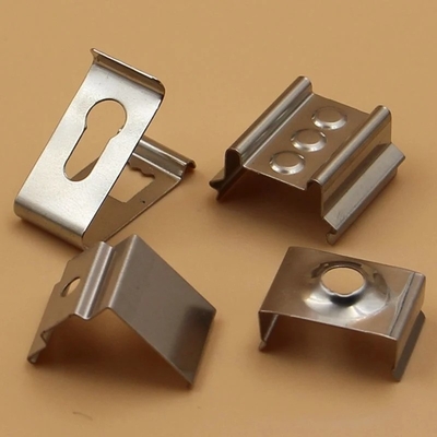 Productos de hardware de precisión de suministro directo en acero inoxidable con clips metálicos personalizados