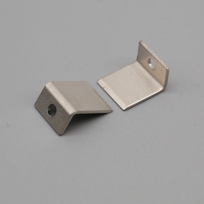 Productos de hardware de precisión piezas de estampado en fábricas para moldes de perforado de metal a medida