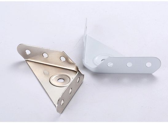 Proceso de estampación Brackets de esquina de acero inoxidable para componentes de hardware CNC OEM