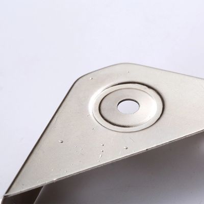 Proceso de estampación Brackets de esquina de acero inoxidable para componentes de hardware CNC OEM