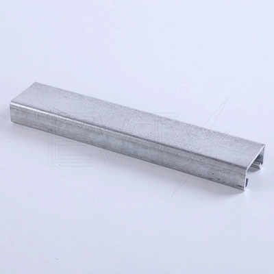 Productos de maquinaria de precisión C-Purlin C-Canal de zinc revestido fabricados en fábricas
