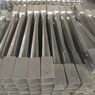 Productos de hardware de precisión Cercas de acero galvanizadas para cercas de postes de anclaje de tornillos con revestimiento