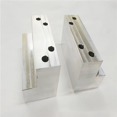 Proceso de estampado de productos de maquinaria mecanizada CNC de latón y aluminio
