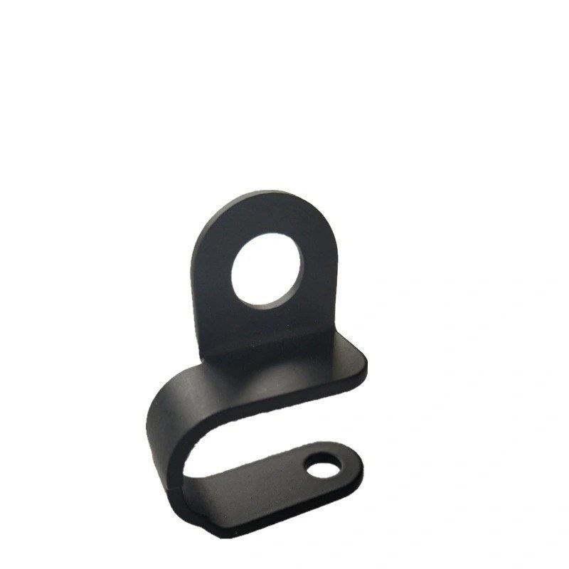 Proceso de estampado versátil para la producción de componentes metálicos de chapa de soldadura de flexión